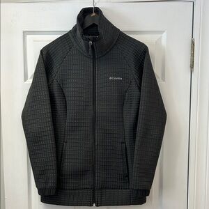 Columbia women’s  Textured Black Performance light weight Jacket